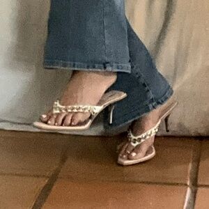 LE SILLA Studded Kitten Heel Slide Thong Sandal 9 39